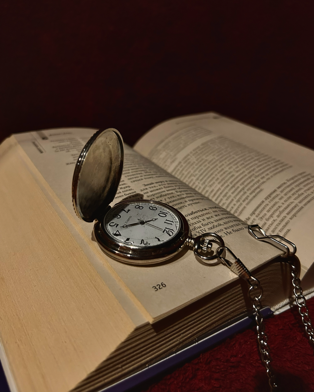 ⏱️Часы отсчитывают моменты , 📖а книги -целые жизни | Сетка — социальная сеть от hh.ru