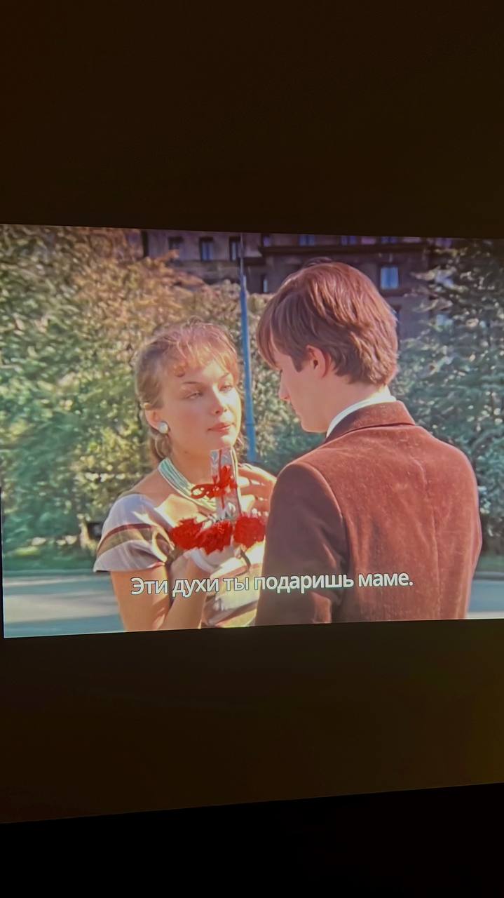 вторая
следующая выставка находится в том же центре
Красная Москва. Женщина в большом городе
🐄 Мое впечатление:
Выставка реально хороша, выглядит стильно и атмосферно | Сетка — социальная сеть от hh.ru