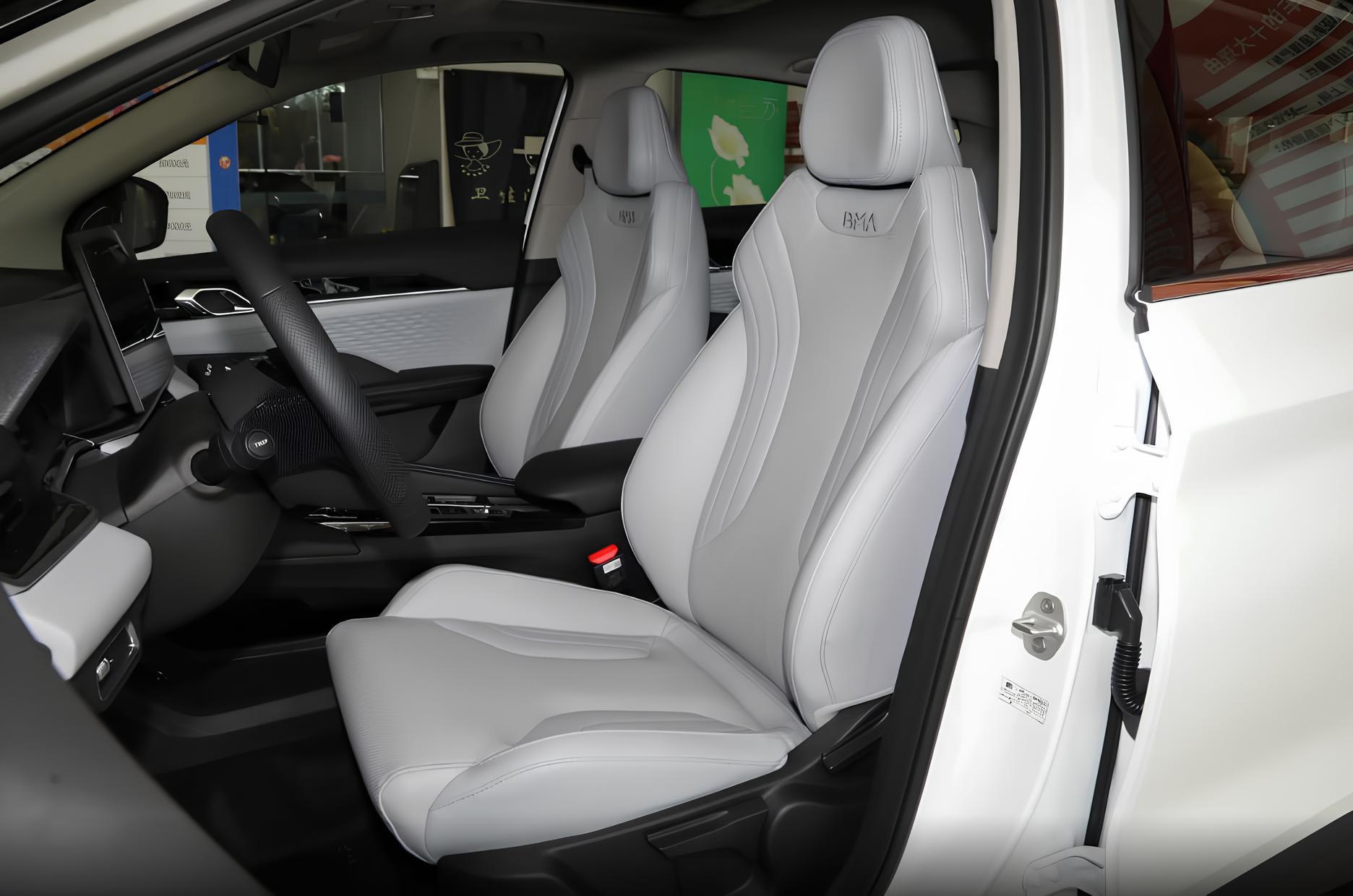Geely Binyue L
Китайский стиль, который уже стал народным в России
🔥Комплектация Star Diamond Edition:
Всё, что нужно для кайфа от езды: комфорт, технологии и дизайн, будто его собирали для выставки | Сетка — социальная сеть от hh.ru
