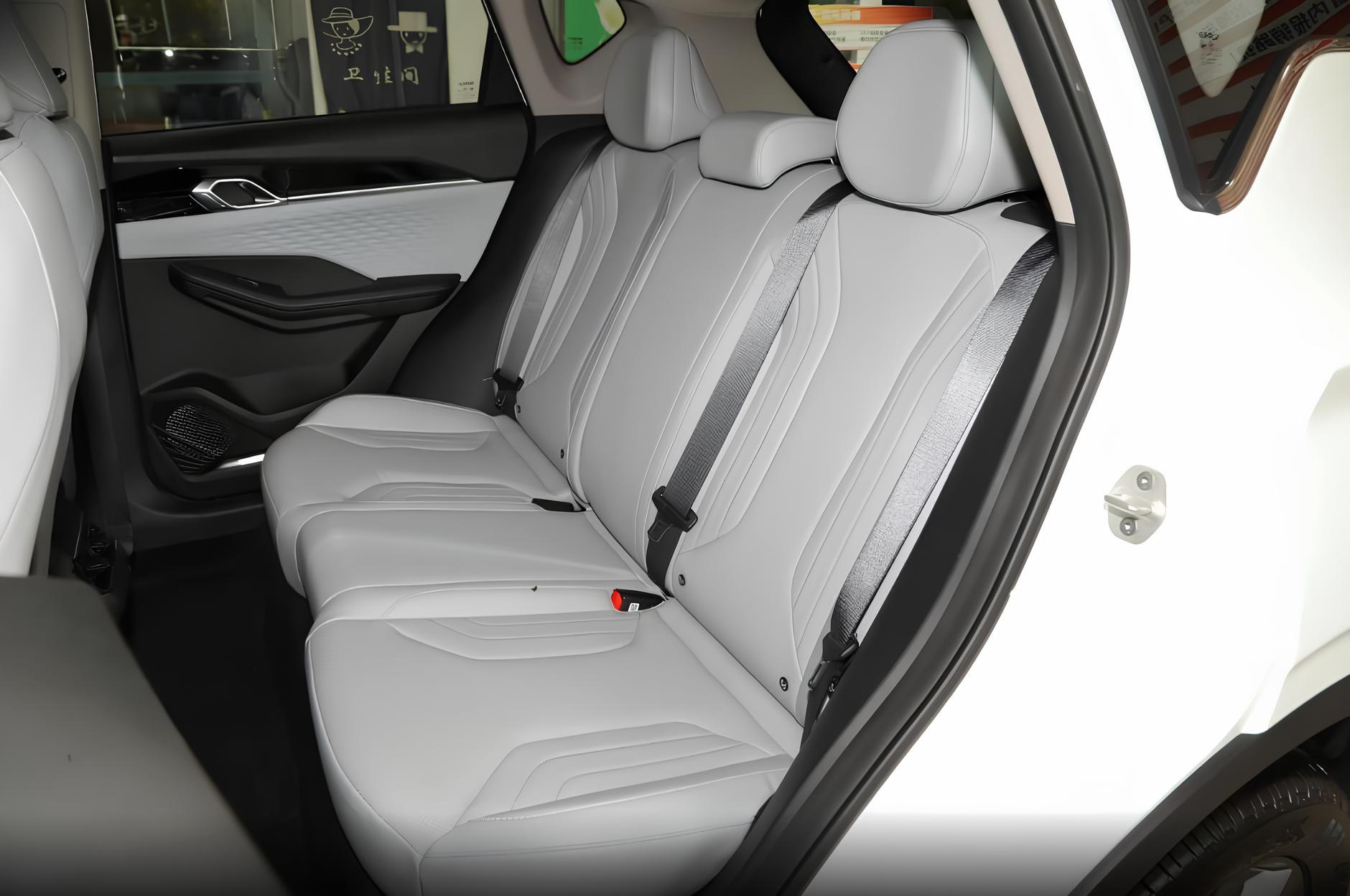 Geely Binyue L
Китайский стиль, который уже стал народным в России
🔥Комплектация Star Diamond Edition:
Всё, что нужно для кайфа от езды: комфорт, технологии и дизайн, будто его собирали для выставки | Сетка — социальная сеть от hh.ru