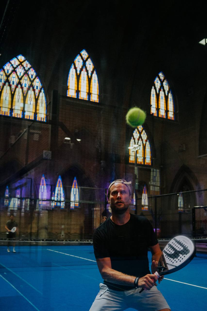 Святой падел. Так (holy padel) называется игровой корт прямо внутри церкви Святого Иосифа в городе Арнем, Нидерланды | Сетка — социальная сеть от hh.ru