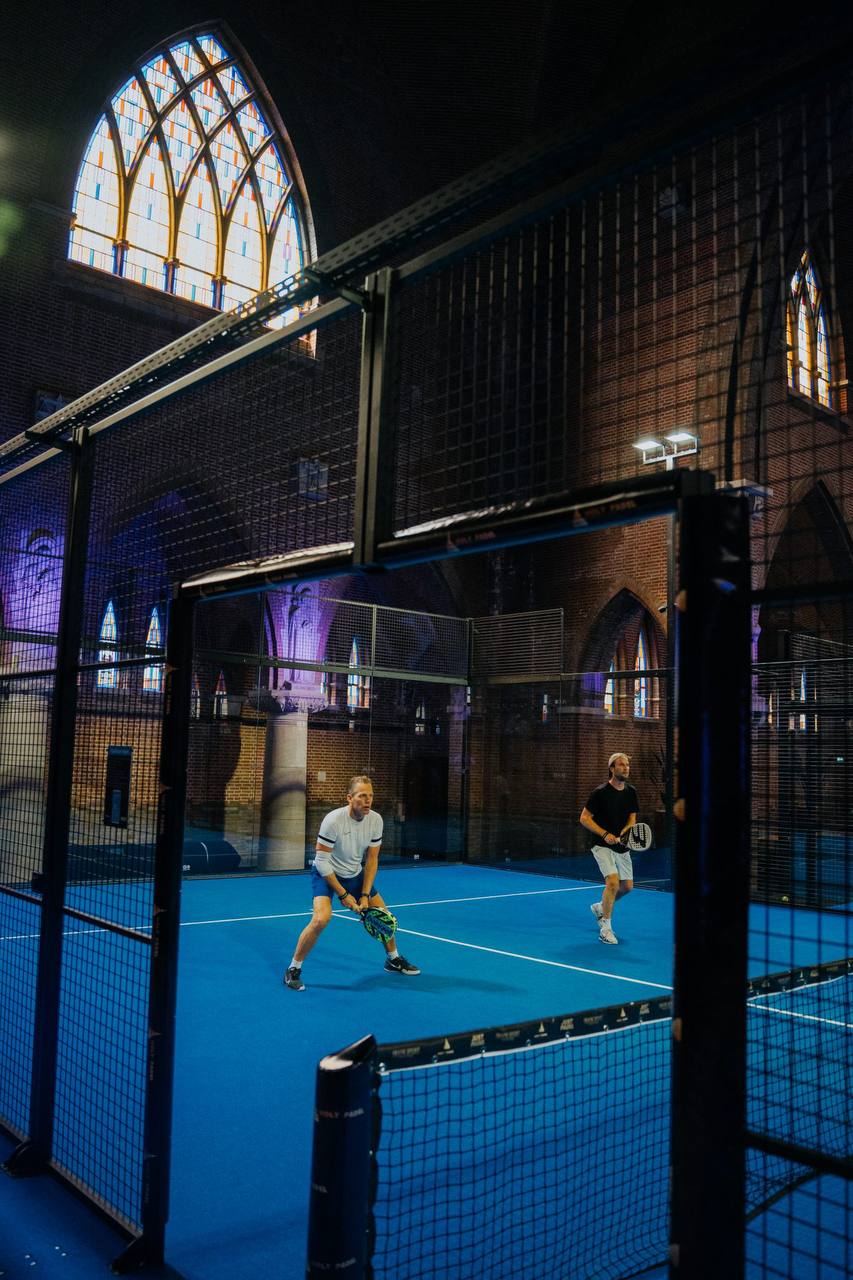 Святой падел. Так (holy padel) называется игровой корт прямо внутри церкви Святого Иосифа в городе Арнем, Нидерланды | Сетка — социальная сеть от hh.ru