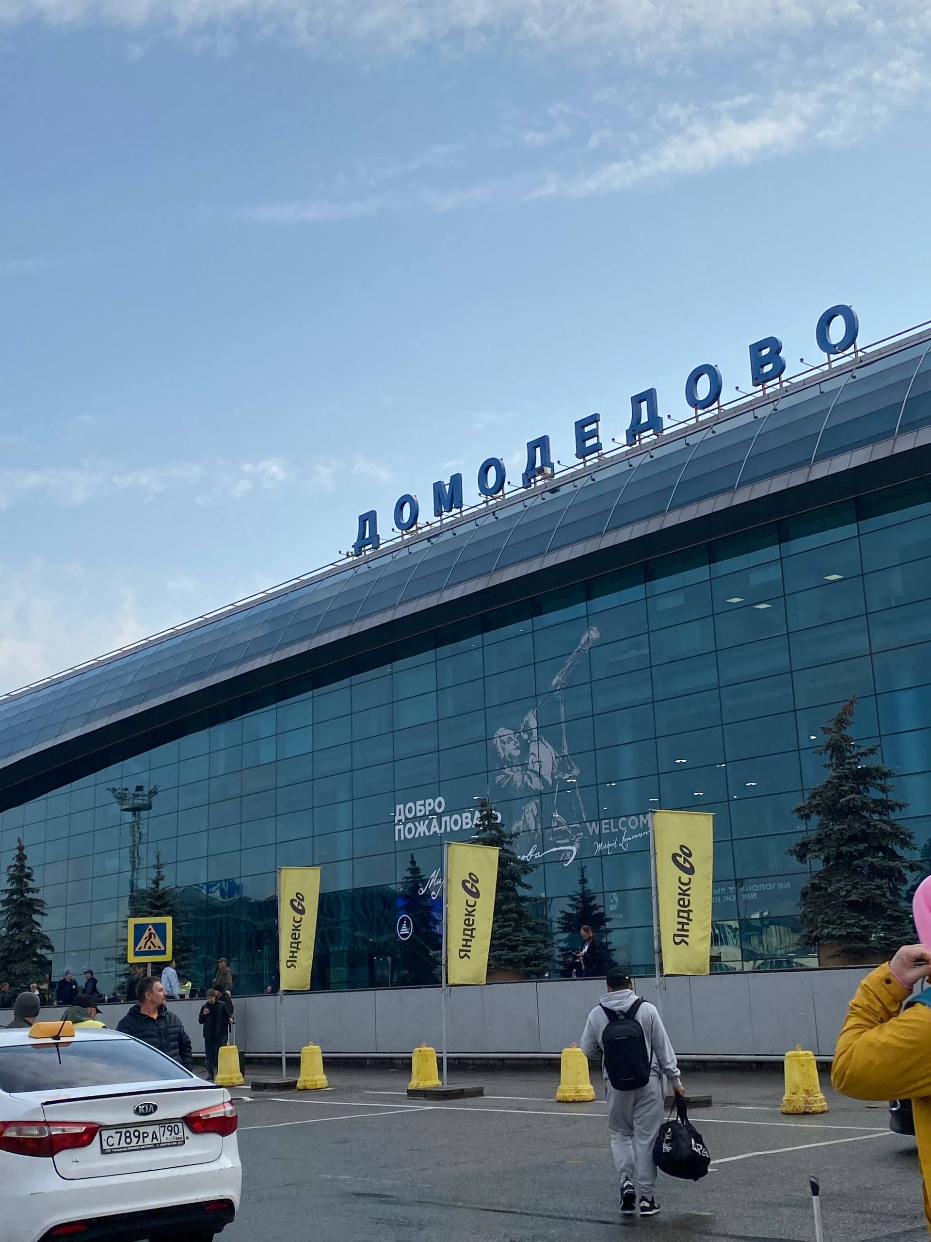 ☀️Админ в отпуске, но обещал вернуться
Мари на связи! И я наконец-то вырвалась в отпуск, но контент-план, как и чемодан, чуть не улетел без меня — пока я ловлю вайб, а не дедлайны — включаем #ultralif... | Сетка — социальная сеть от hh.ru