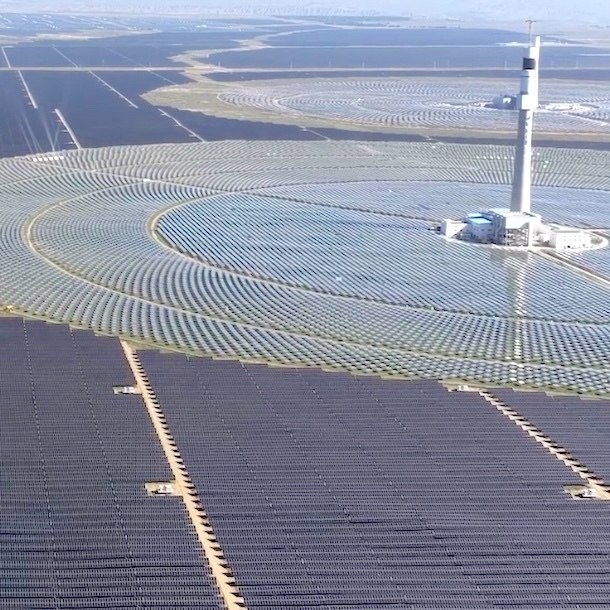 Китай показал миру свою мегаферму солнечных панелей – масштаб впечатляет
Основной комплекс Солнечный парк Талатан на высоте почти 3000 метров
#windturbines #solarpowerstation #виэ #сантехника #отоплен... | Сетка — социальная сеть от hh.ru