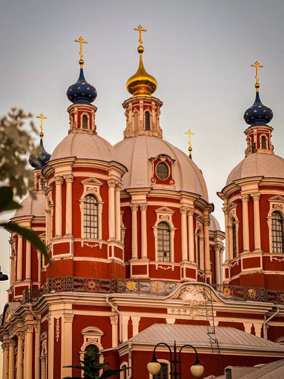 ⛪️ Храм Климента Папы Римского (Храм Спаса Преображения) в Москве
Интересный факт: В 1934 году храм был отдан под книгохранилище обменно-резервного фонда библиотеки им. Ленина | Сетка — социальная сеть от hh.ru