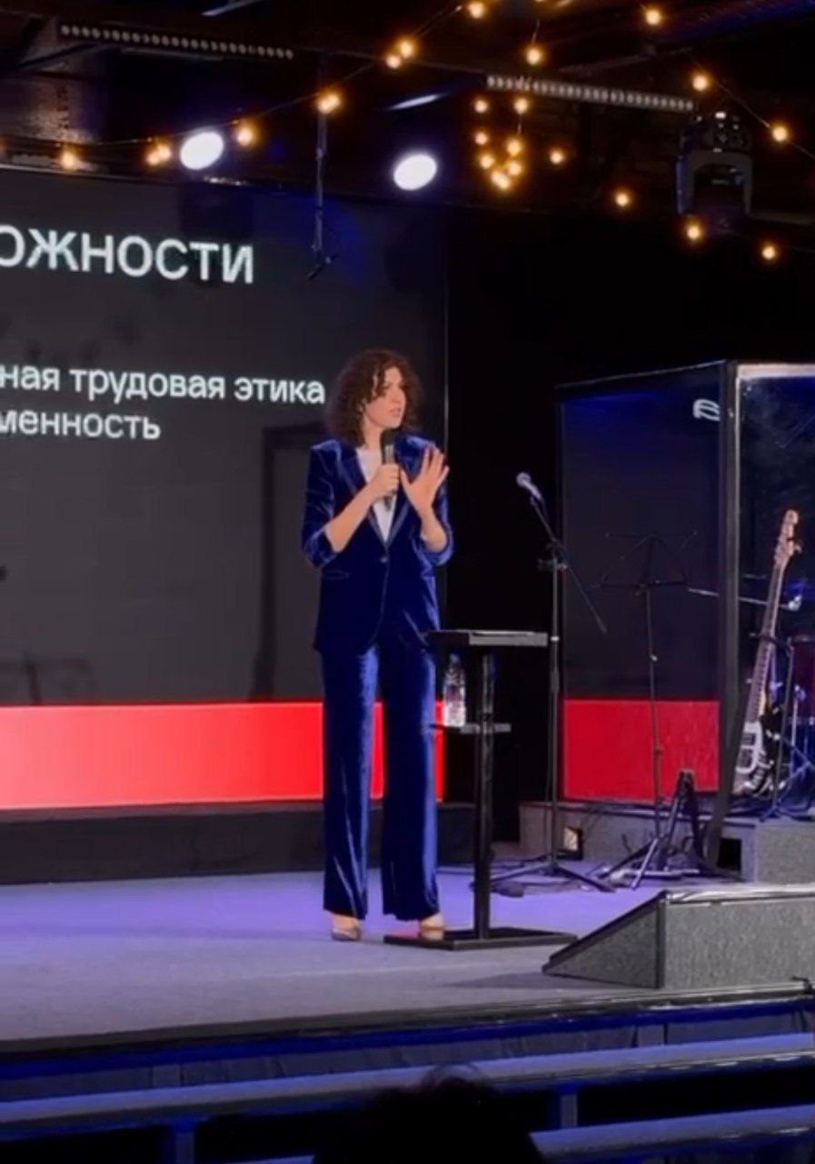 У лидеров часто никто не спрашивает: «А как ты?»
⠀
Женщина-лидер — это всегда про результат. Вообще лидер - это про результат!!!
Про цели. Про “надо”. Про то, что от тебя ждут | Сетка — социальная сеть от hh.ru