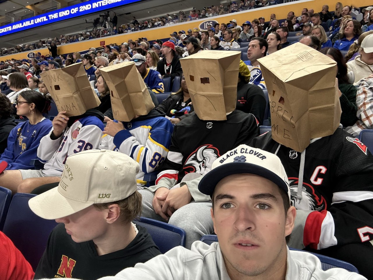 🚨 Неплохой игровой день, между прочим
🗻 Победа над 🐃 со счётом 3-1. Дубль у Мака, первый гол у Макара (плюс передача), первый пас в сезоне у Ничушкина. Хозяева забросили лишь вторую шайбу в сезоне | Сетка — социальная сеть от hh.ru