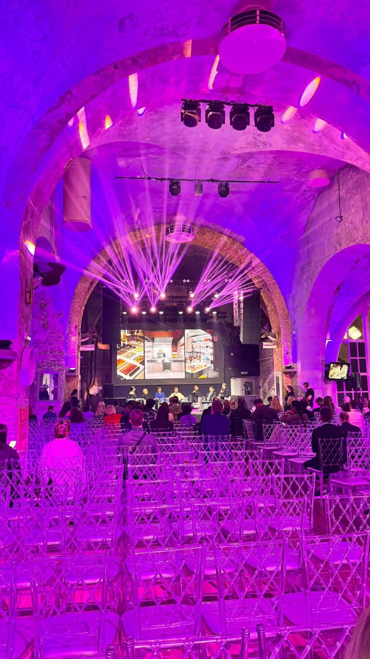 Недавно окунулась в мир больших идей на конференции «Предпринимательский класс» от РБК! ✨
Это было нечто большее, чем просто набор лекций — настоящая концентрация практического опыта и живого нетворки... | Сетка — социальная сеть от hh.ru