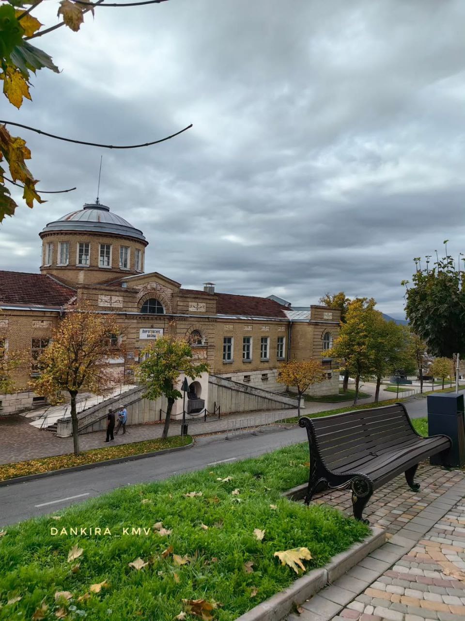 Пятигорск в октябре 🍂
Фото: @dankirakmv | Сетка — социальная сеть от hh.ru