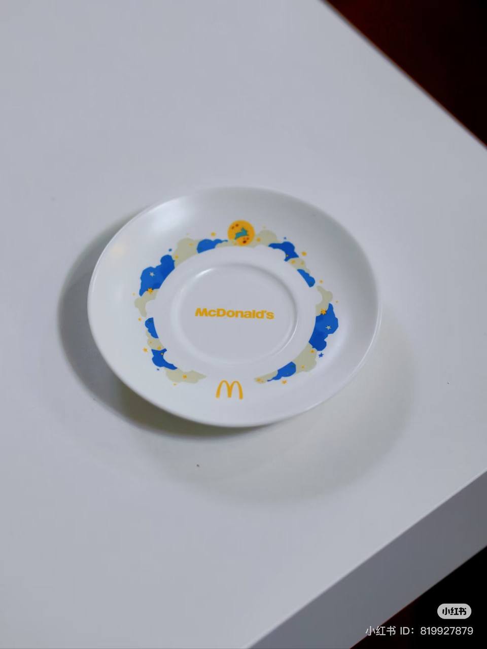 Китайский McDonald’s дропнул набор ПОСУДЫ к празднику середины осени! Это коллекционные чашечки, тарелки и пиалки (как я понимаю, чайный набор), а также были выпущены очень красивые и съедобные лунные... | Сетка — социальная сеть от hh.ru