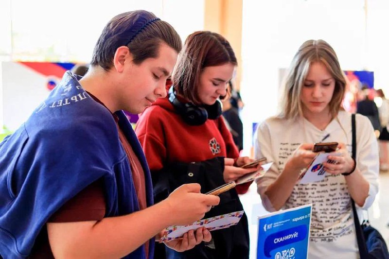 🎓 Дни «Молодёжи Москвы» в вузах подошли к концу
Проект «Центр оценки компетенций» посетил 29 вузов и ссузов столицы, предоставив студентам и молодым специалистам возможность проверить знания, понять с... | Сетка — социальная сеть от hh.ru
