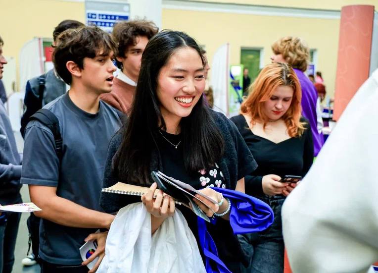 🎓 Дни «Молодёжи Москвы» в вузах подошли к концу
Проект «Центр оценки компетенций» посетил 29 вузов и ссузов столицы, предоставив студентам и молодым специалистам возможность проверить знания, понять с... | Сетка — социальная сеть от hh.ru