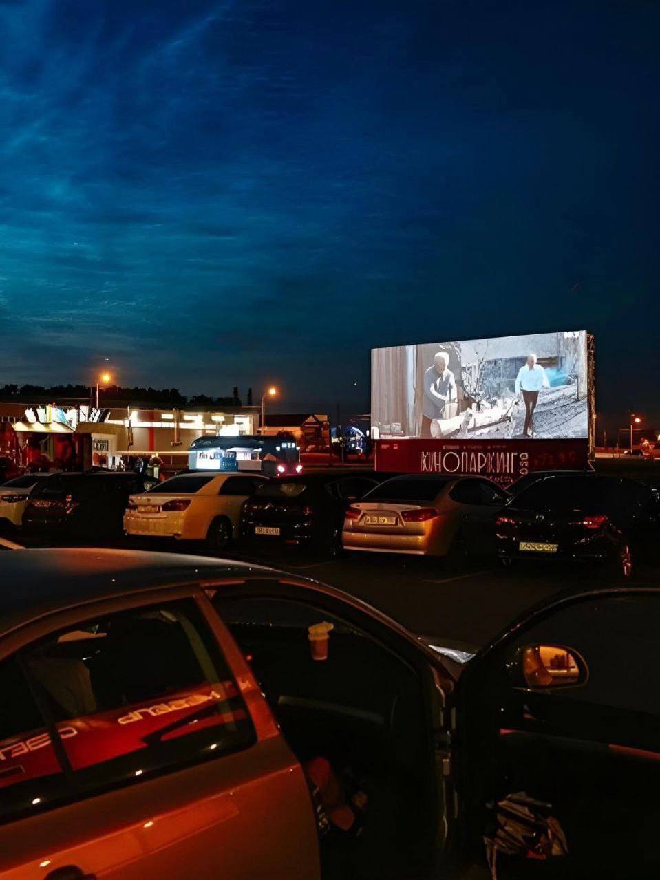 🎬Просмотр фильмов прямо из автомобиля
Ежедневно 10:00-23:00
Здесь соединяются атмосфера ретро-драйва и комфорт современного досуга: вы приезжаете на сеанс, устраиваетесь поудобнее и заказываете еду пр... | Сетка — социальная сеть от hh.ru