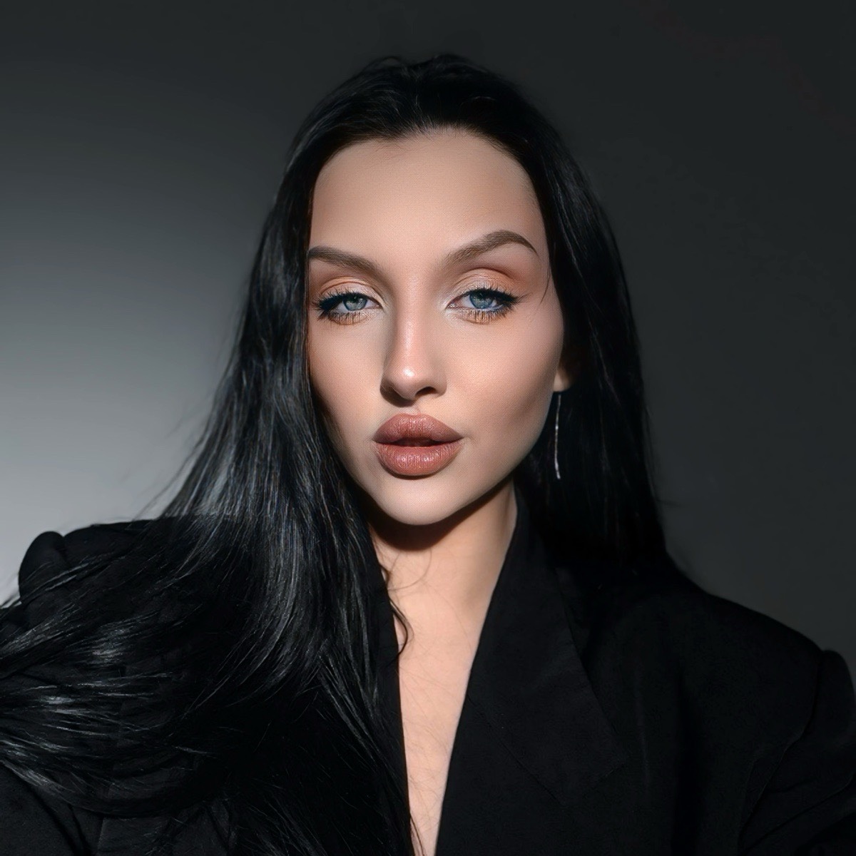 Ari Yakzhik | Сетка — социальная сеть от hh.ru