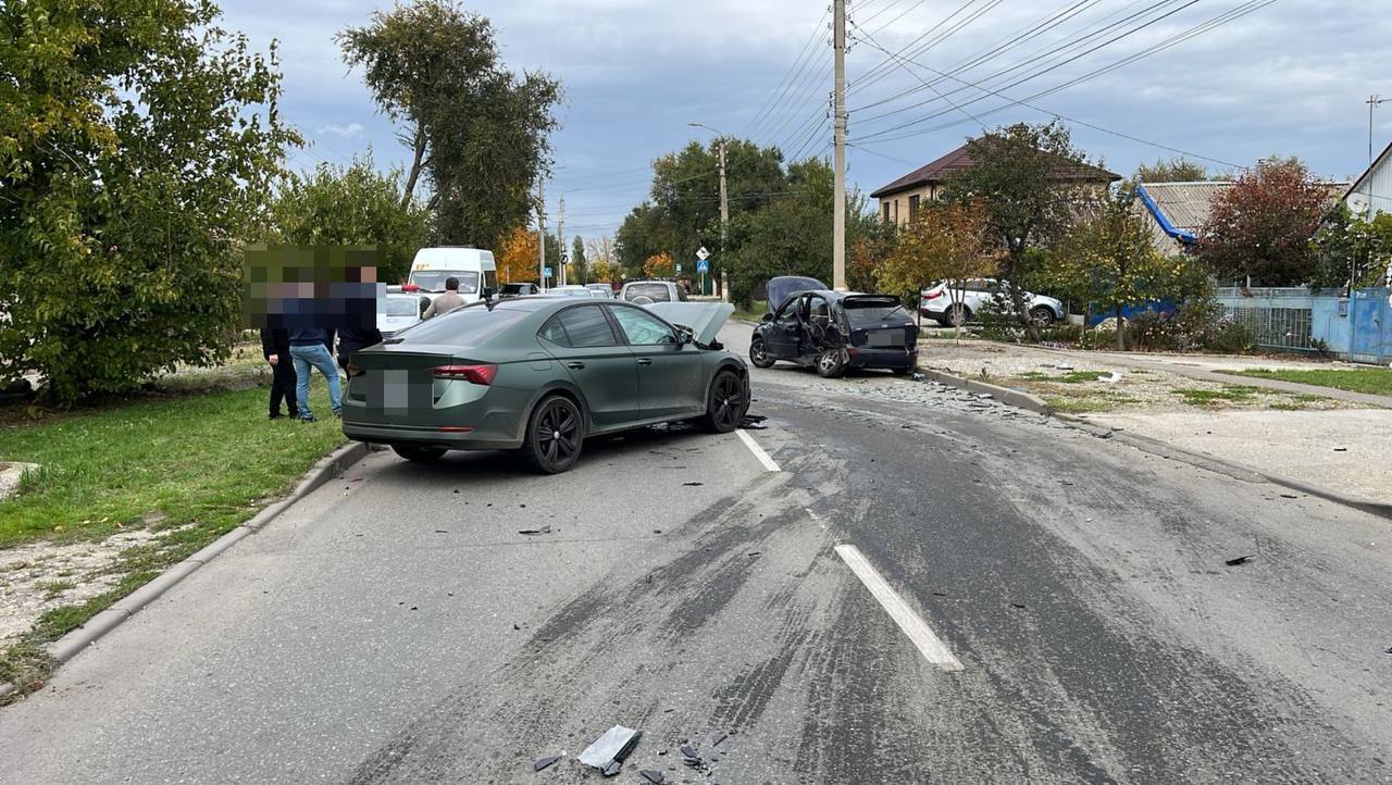 Смертельное ДТП произошло в Невинномысске
Сегодня днём на улице Гагарина столкнулись «Лада Калина» и «Шкода» | Сетка — социальная сеть от hh.ru