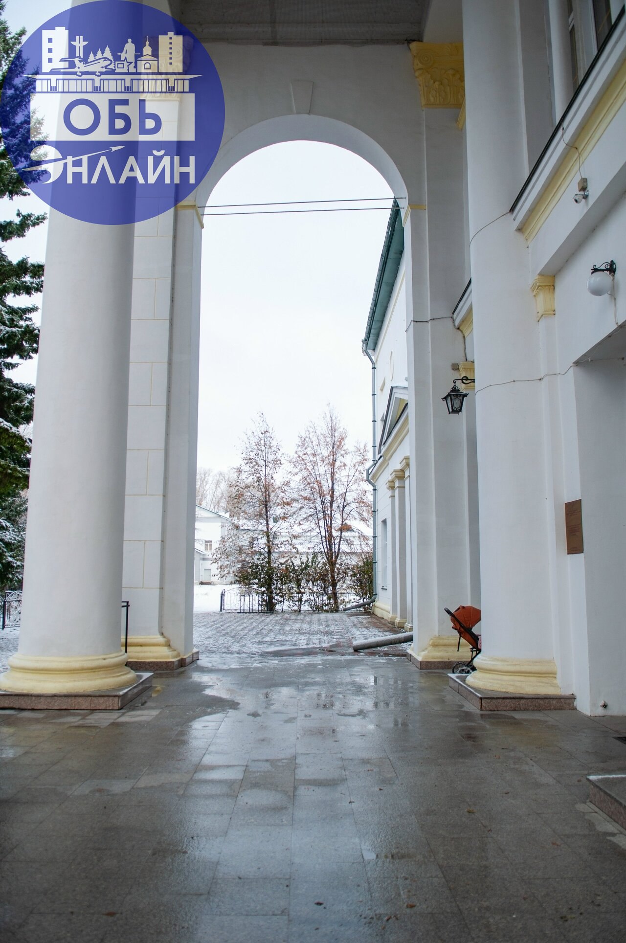 ↗ Гарнизонный Дом офицеров... Второе по красоте здание в Оби (помимо розового жилого дома номер 106 по улице Военный городок, которое тоже чудо из чудес по своему архитектурному решению) | Сетка — социальная сеть от hh.ru