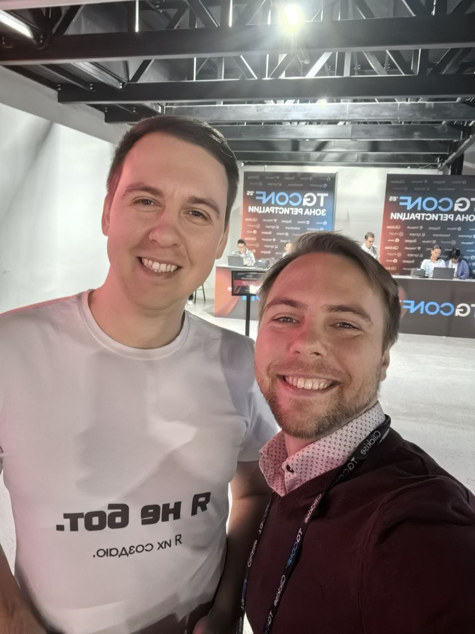 Рубрика: «Наконец-то вновь встретились! На этот раз в рамках TgConf»
Помимо моих многочисленных знакомств с новыми компаниями и экспертами, удалось пересечься с давно знакомыми друллегами:
🤝 @eaborovk... | Сетка — социальная сеть от hh.ru