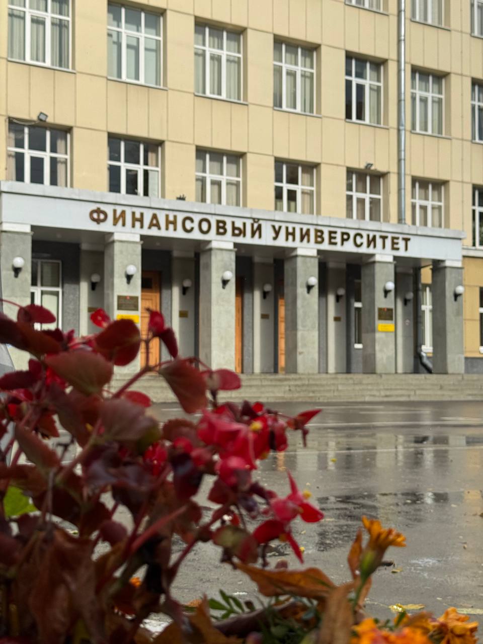Арткорт привет, друзья 👋🏼
Сегодня нас пригласили выступить в Финансовом университете на тему «Оплата труда в сфере гостеприимства»🎤
Во время лекции Екатерина рассказала про:
💬 виды трудоустройства;
💬 ... | Сетка — социальная сеть от hh.ru