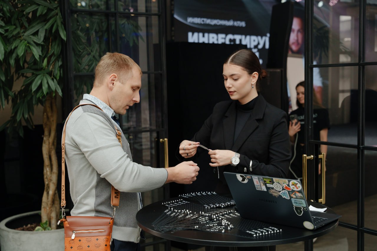 🍾 Инвестиции и маркетинг: когда всё идёт не по плану — что делать?
На выходных ездил в Москву — была первая офлайн-встреча инвестиционного клуба, в котором я состою | Сетка — социальная сеть от hh.ru