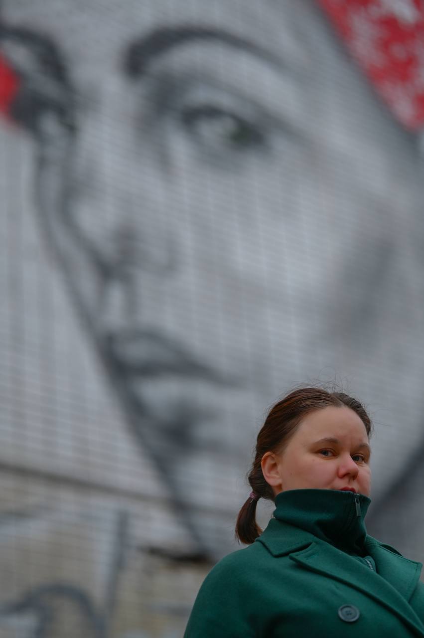 Кусочек осеннего города 🍂
Вот вам и место для раздумий. В осеннем городе краски становятся глубже, а душа замирает в ожидании зимы.
Ph: @bogdankai | Сетка — социальная сеть от hh.ru