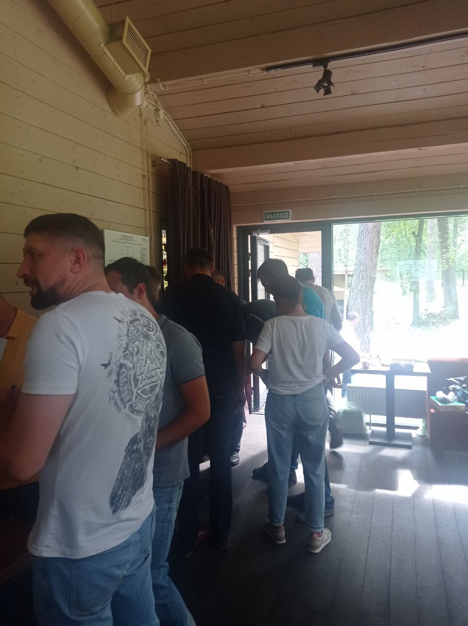 Тренинг и форс-мажоры
.
Байкииз#HRсклепа #ПрямаяречьТФ
.
🤯Тридцать лет я веду тренинги и не один из них не обошелся без форс-мажора, технических накладок и каких-либо приключений | Сетка — социальная сеть от hh.ru