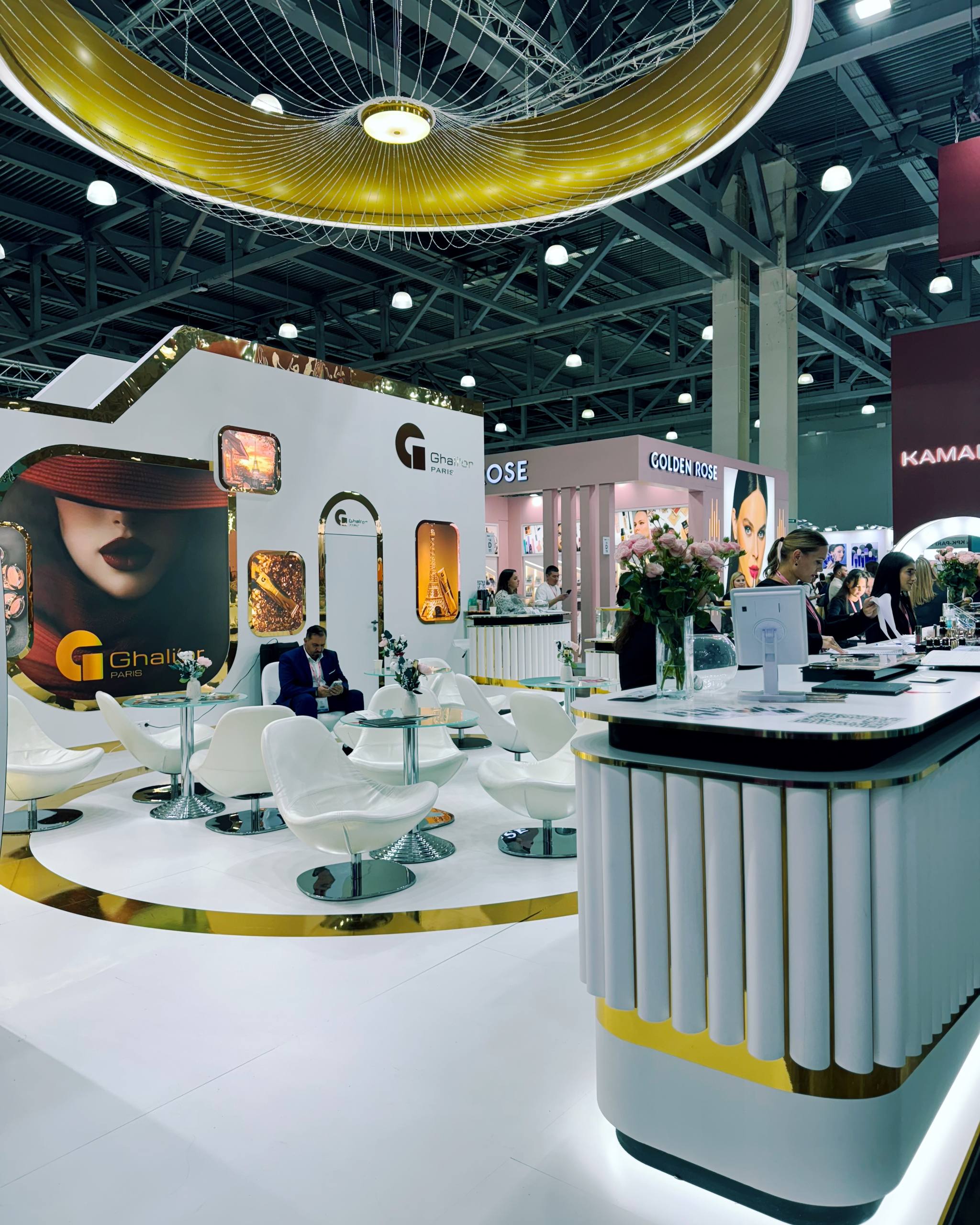 #обзорШИ
😀 InterCharm 2025: beauty персональный, локальный и очень дорогой
Побывали на InterCharm 2025 и вынесли главное:
💕CosmoMix устроил фурор с персонализированной помадой: прямо на стенде можно п... | Сетка — социальная сеть от hh.ru