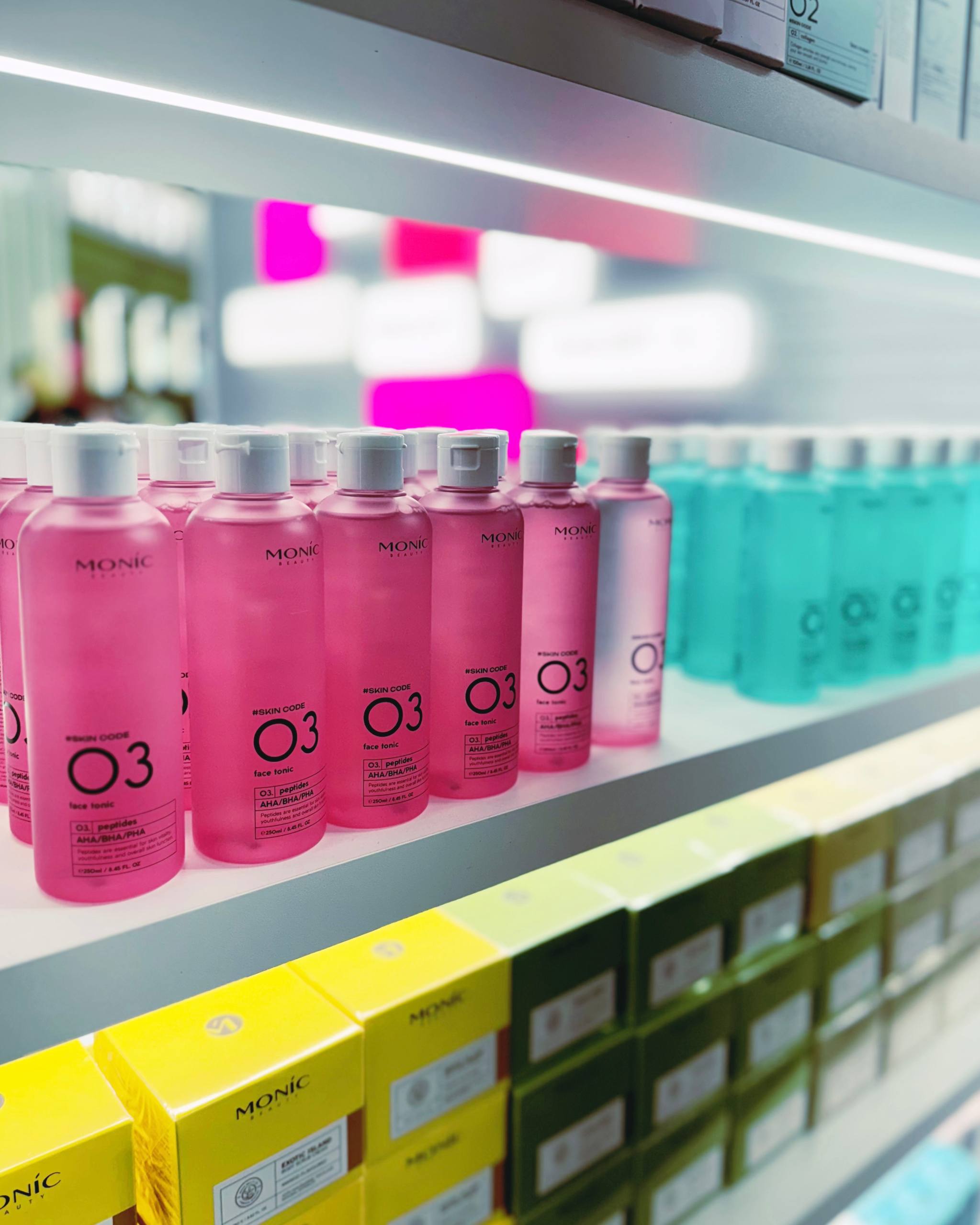 #обзорШИ
😀 InterCharm 2025: beauty персональный, локальный и очень дорогой
Побывали на InterCharm 2025 и вынесли главное:
💕CosmoMix устроил фурор с персонализированной помадой: прямо на стенде можно п... | Сетка — социальная сеть от hh.ru