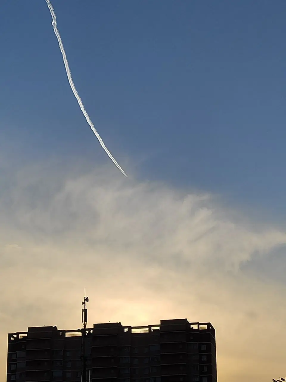 Стремление занять не свою роль может порождать напряжение😳
Незнание чего-то важного о себе или непринятия себя в каких-то аспектах часто замещается чужой, но интересной "картинкой"😎
Некоторых такое не... | Сетка — социальная сеть от hh.ru