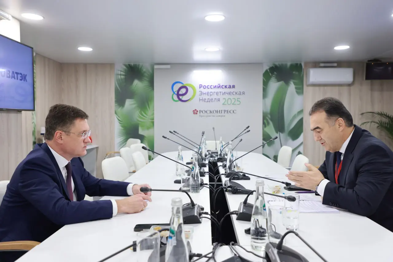 Александр Новак на полях РЭН-2025 провел рабочие встречи с партнерами из Узбекистана и Таджикистана
🇺🇿С министром энергетики Узбекистана Журабеком Мирзамахмудовым обсуждалось развитие сотрудничества в... | Сетка — социальная сеть от hh.ru