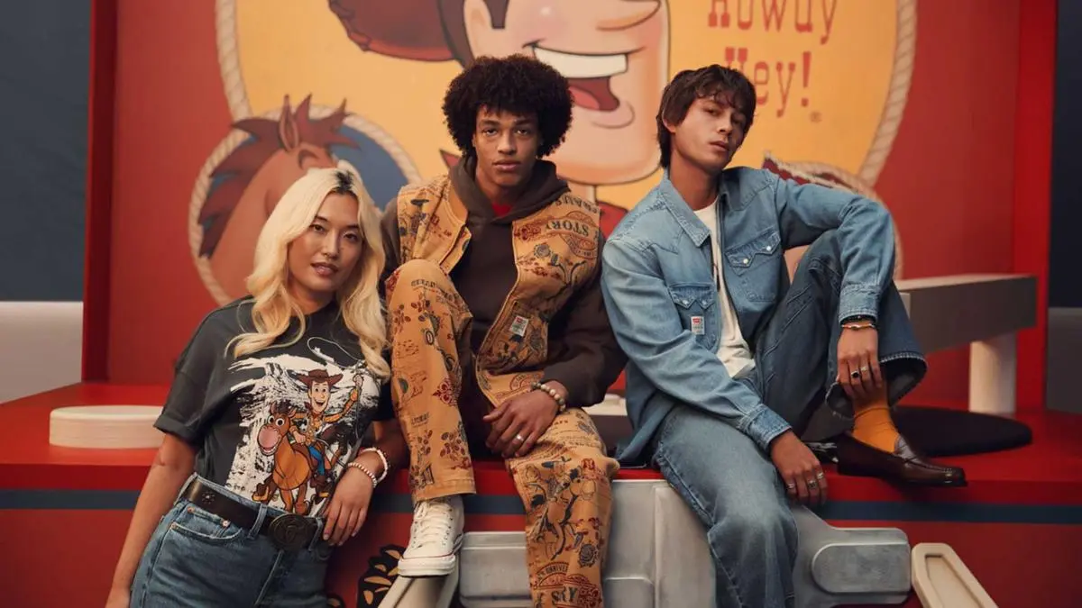 Levi's тоже играют на чувствах ностальгии. Они решили объединиться с Disney и Pixar, чтобы выпустить совместную капсульную коллекцию, посвященную мультику «История игрушек» | Сетка — социальная сеть от hh.ru