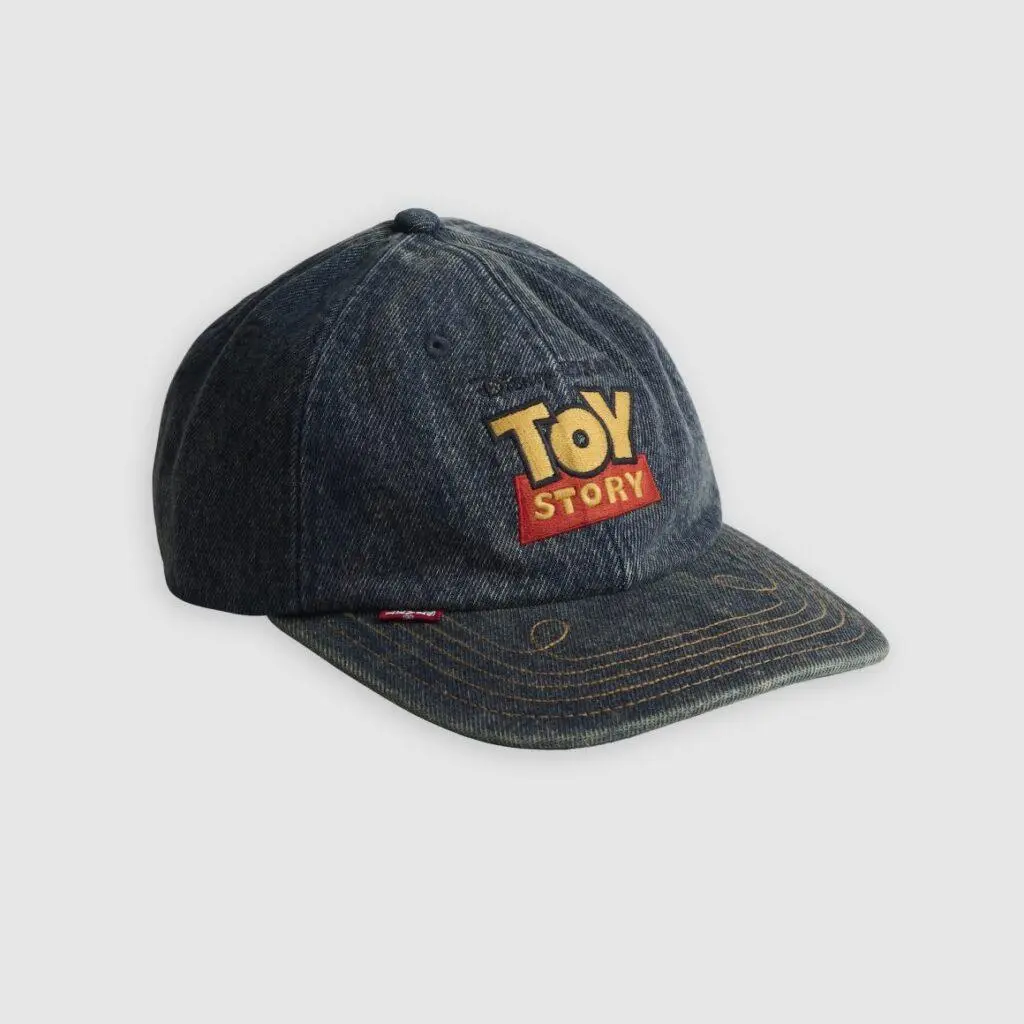 Levi's тоже играют на чувствах ностальгии. Они решили объединиться с Disney и Pixar, чтобы выпустить совместную капсульную коллекцию, посвященную мультику «История игрушек» | Сетка — социальная сеть от hh.ru