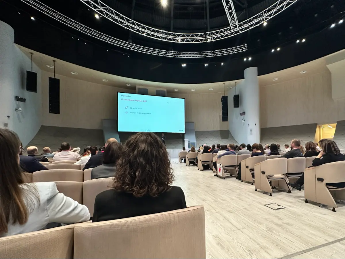 Привет с FIN CONF 2025 в Сколково! | Сетка — социальная сеть от hh.ru