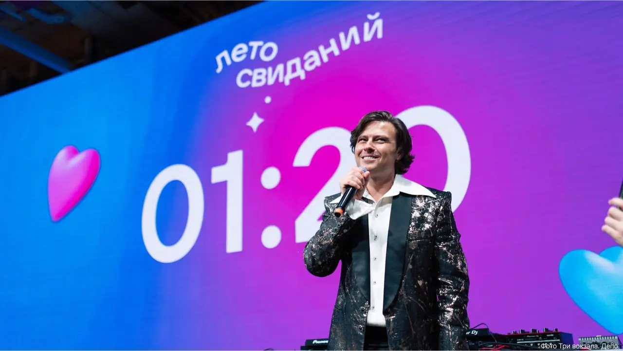 Вжух, новый кейс! 💫
Лето свиданий - серия вечеринок от VK Знакомств в «Депо Три вокзала» — и мы тоже там были! 💘
Наша команда разработала дизайн навигации, входной зоны и оформления пространства быстр... | Сетка — социальная сеть от hh.ru
