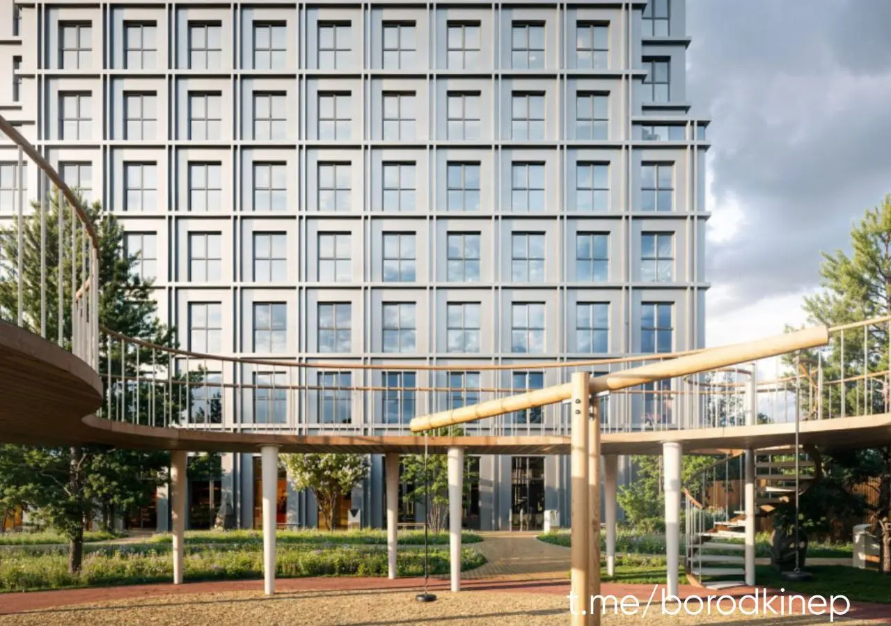 Бывает такое место, где городской ритм не диктует условия, а мягко отступает, уступая пространству для жизни. Где главная ценность — не метры, а моменты.
Тихий вечер с книгой у камина в лобби | Сетка — социальная сеть от hh.ru