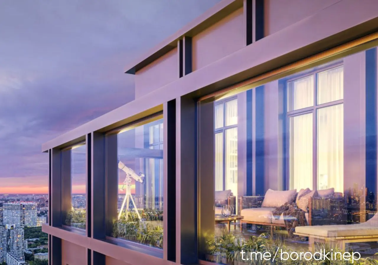 Бывает такое место, где городской ритм не диктует условия, а мягко отступает, уступая пространству для жизни. Где главная ценность — не метры, а моменты.
Тихий вечер с книгой у камина в лобби | Сетка — социальная сеть от hh.ru