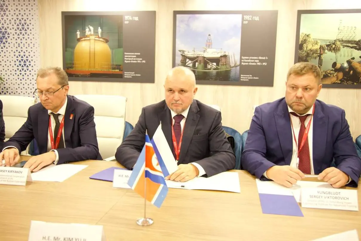 🇷🇺🇰🇵 Сергей Цивилев встретился с Министром электроэнергетической промышленности КНДР Ким Ю Иром
Сергей Цивилев обсудил с Министром электроэнергетической промышленности Корейской Народно-Демократическо... | Сетка — социальная сеть от hh.ru
