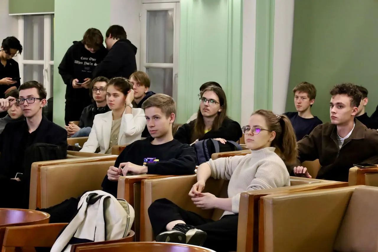 🍕 Pizza Pitch от Клуба Предпринимателей ФКН 🍕
Искусство питчинга — это билет в мир смелых и конкурентоспособных стартапов | Сетка — социальная сеть от hh.ru