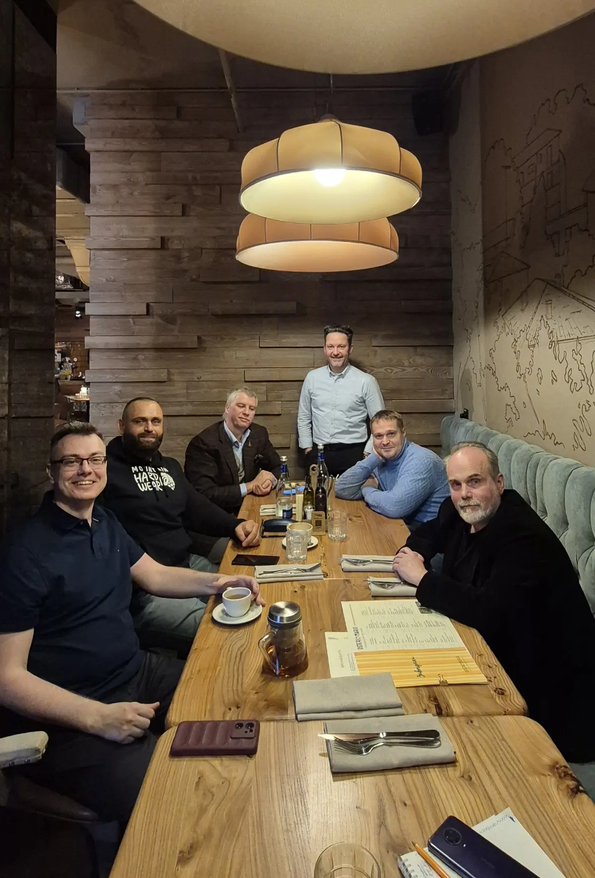 Без этого уже не проходят наши встречи. По результатам коллеги сами пишут:
✅ «Павел спасибо тебе за встречу сегодня. Мне очень понравились люди. Воодушевлен прям | Сетка — социальная сеть от hh.ru