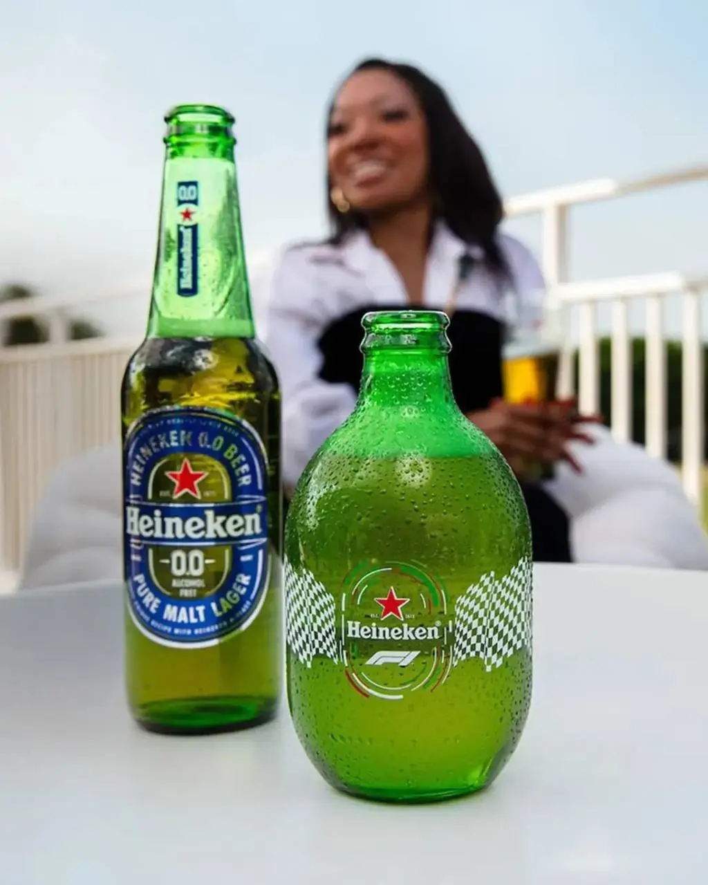 #Артем Выпьем?
Будучи спонсором Формулы-1, бренд Heineken решил выделиться и выпустил новую коллекционную бутылку пиваса. В релизе говорят, что пузырь «вдохновлен гоночным болидом» | Сетка — социальная сеть от hh.ru