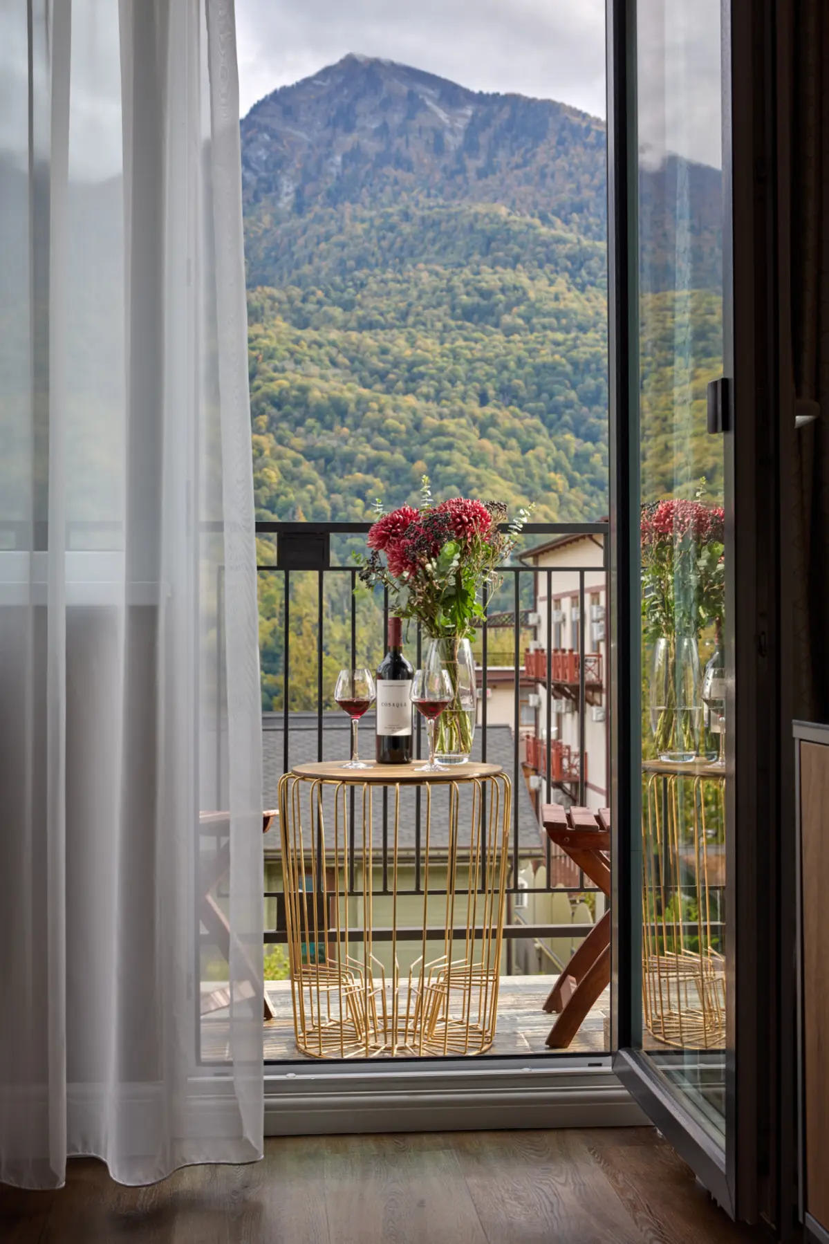 Имиджевая съемка для отеля Hills Polyana hotel&SPA | Сетка — социальная сеть от hh.ru