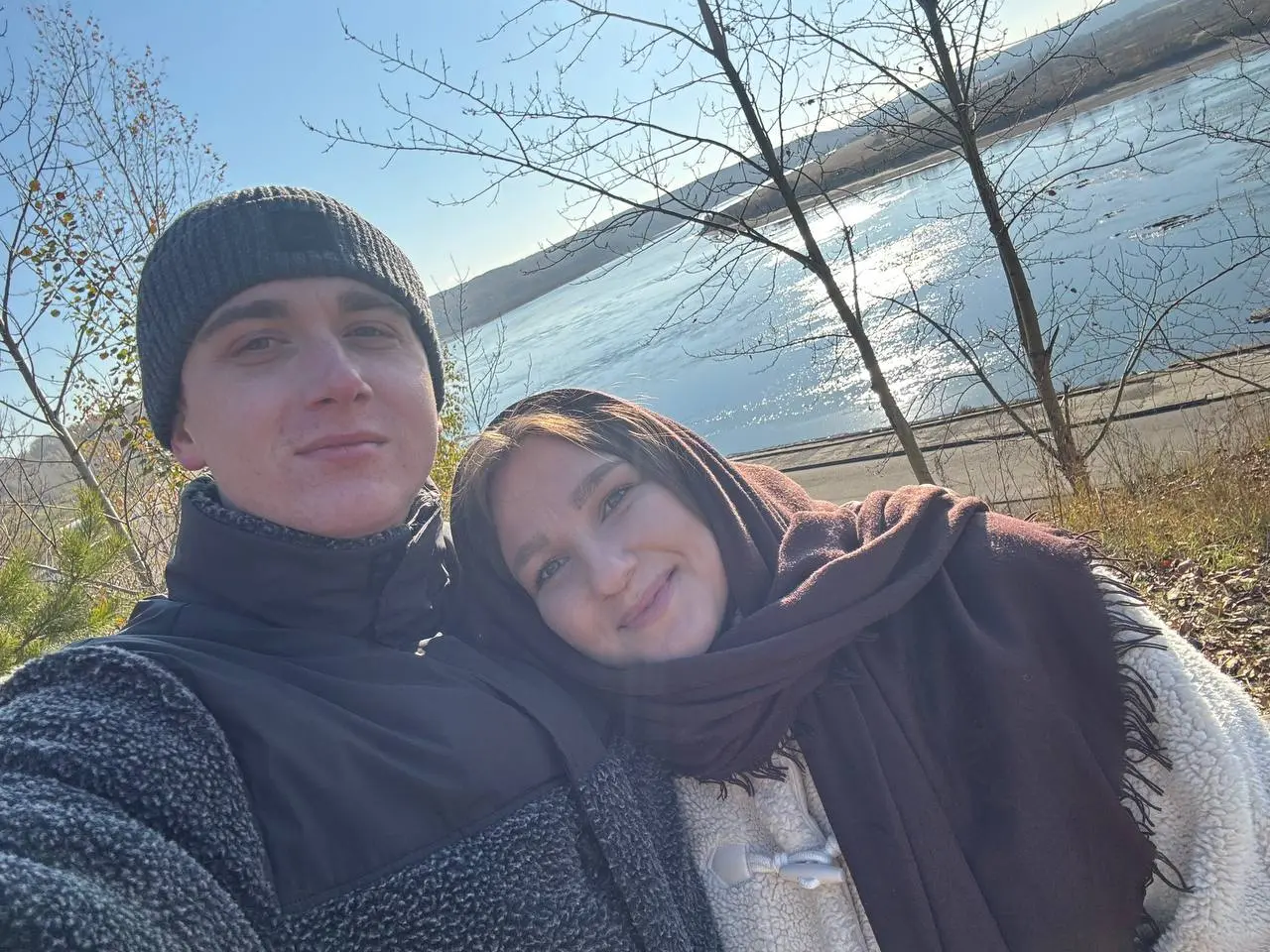 В трех часах езды от нашего города находится такая старинная красота ❤️
Томские купеческие усадьбы и шикарные виды на реку Томь создают особенный осенний вайб🌼✨
А погода то какая ммм🌞 | Сетка — социальная сеть от hh.ru