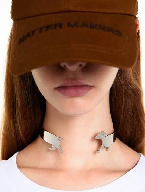 Аааа, стритстайл бренд Matter Makers выкатил огромную коллекцию шмота и аксессуаров с длииинными ТАКСАМИ. Тут есть и галстук-собаня, и шарф, и свитер, и кольцо, и чокер, и даже огромная сумка | Сетка — социальная сеть от hh.ru