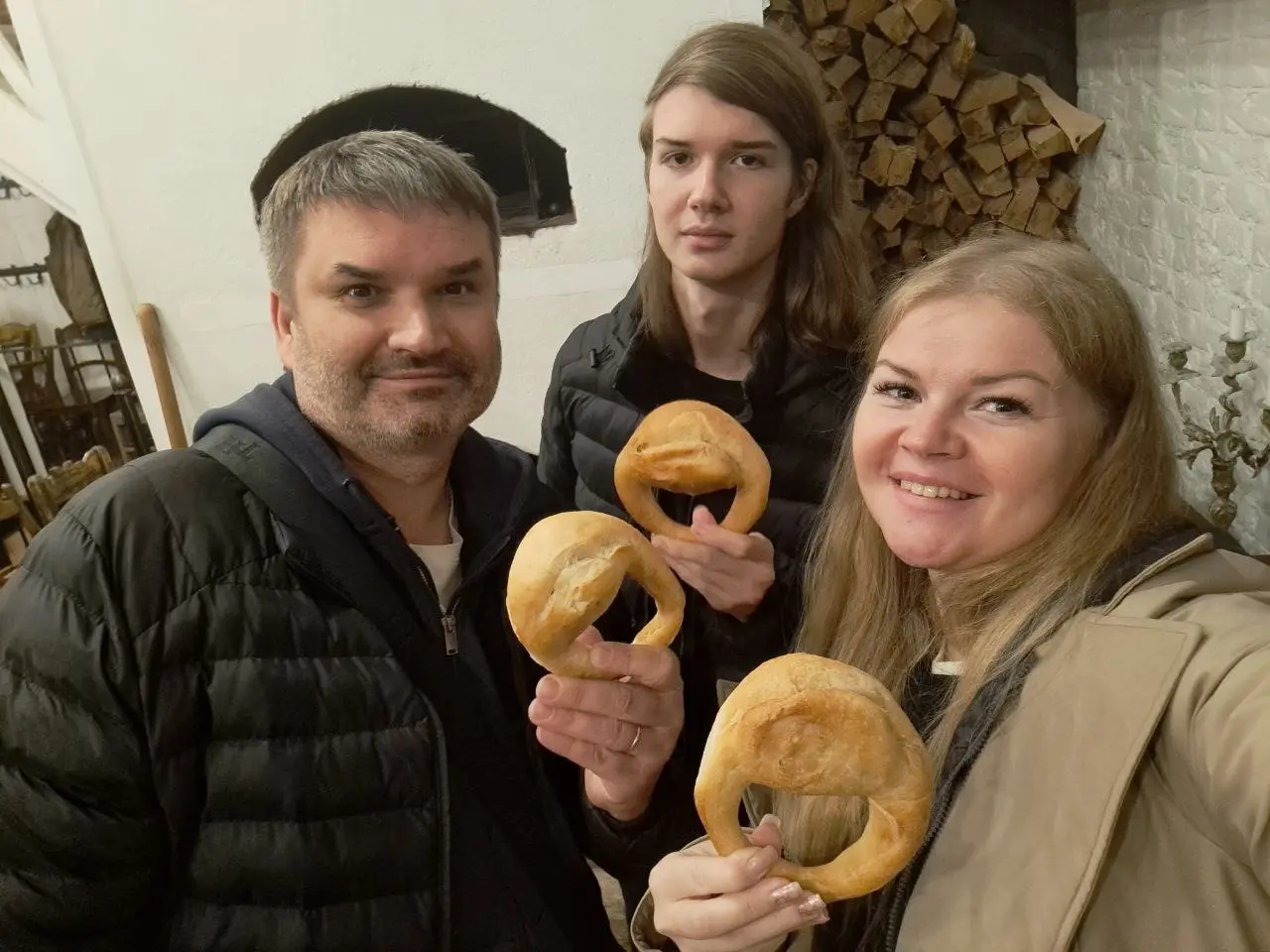 🥨 Коломенский калач 🥨
Привет, друзья! 👋
Вчера муж решил отвезти нас в Коломну поесть калачей. Он знает, что я просто обожаю царский калач.
Но в этот раз мы решили сходить на экскурсию | Сетка — социальная сеть от hh.ru