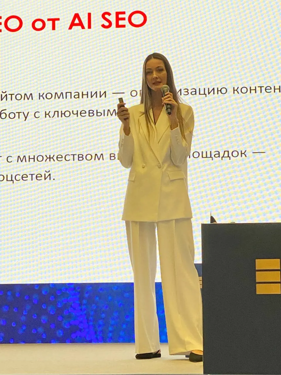 Личные итоги Конгресса.
Финалю сторителлинги про Международный Жилищный Конгресс.
Начну с эмоциональных результатов.
В этом году я впервые участвовала в выставке со своим стендом | Сетка — социальная сеть от hh.ru
