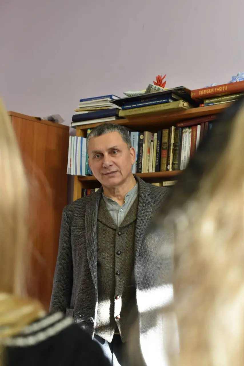В пятницу встречались с замечательными детьми в 489 школе СПб, говорили о смысле и пользе чтения, о том чем книга отличается от других средств коммуникации, почему ИИ никогда не заменит человека в лит... | Сетка — социальная сеть от hh.ru
