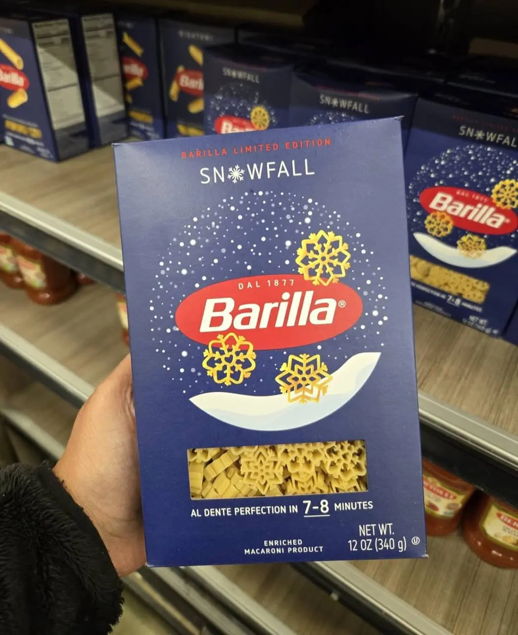 Опа, те самые макароны от Barilla в виде снежинок снова начали продавать в зарубежных магазинах. Это значит, что скоро их завезут к нам! Ждем 🥹 | Сетка — социальная сеть от hh.ru