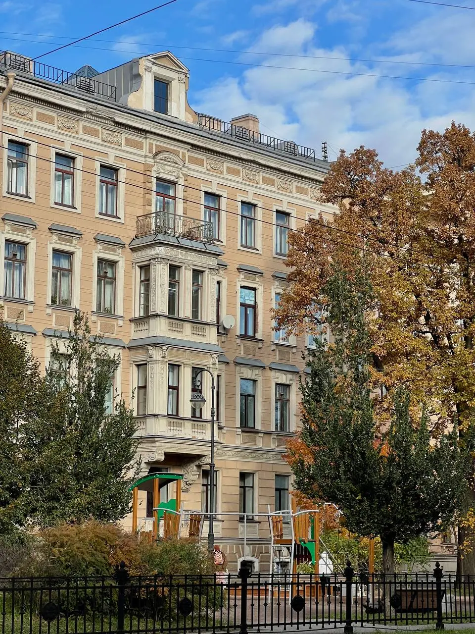 романтизация Питера прошла успешно
возвращаюсь в Москву ✈️ | Сетка — социальная сеть от hh.ru