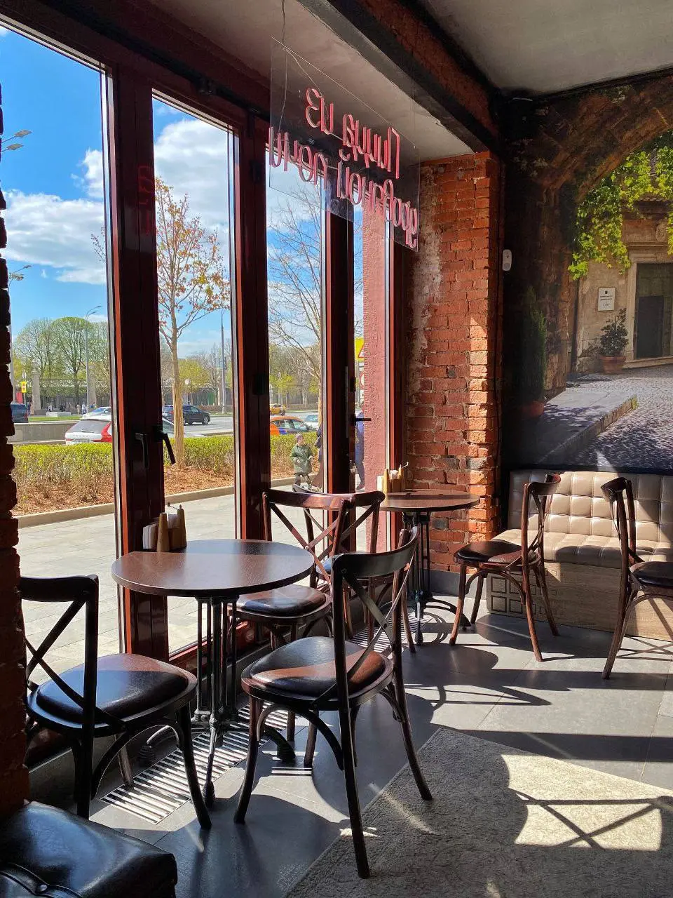 🍷 Итальянский ресторан (м. Октябрьская)
📍 Ул | Сетка — социальная сеть от hh.ru