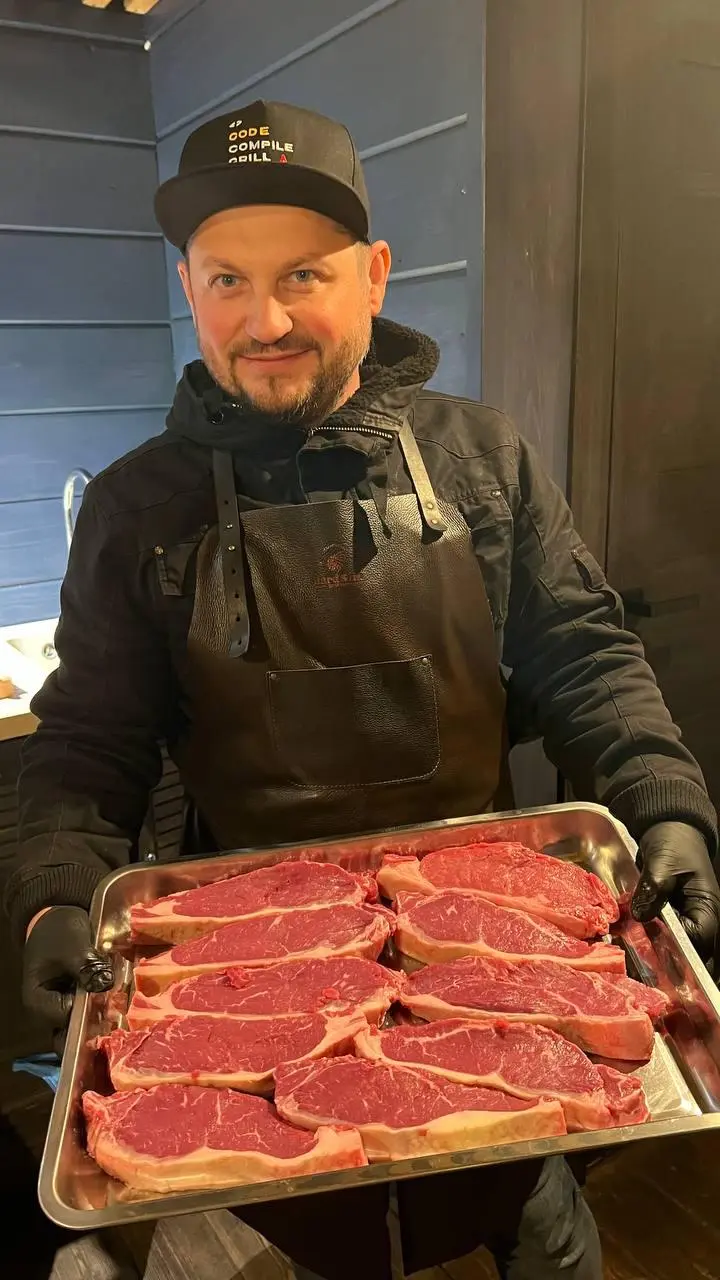 В рамках воскресной рубрики про мясо, хочу рассказать как мы классно поели мясо вместе с участниками сообщества Цифровая Лига | Сетка — социальная сеть от hh.ru