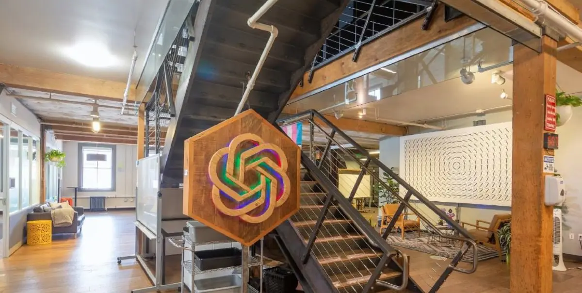 🧠 GPT-5 Pro решила задачу за 30 минут вместо дней
Физик Алекс Лупаска использовал GPT-5 Pro для ускорения сложных расчётов по скрытой симметрии чёрных дыр Керра | Сетка — социальная сеть от hh.ru